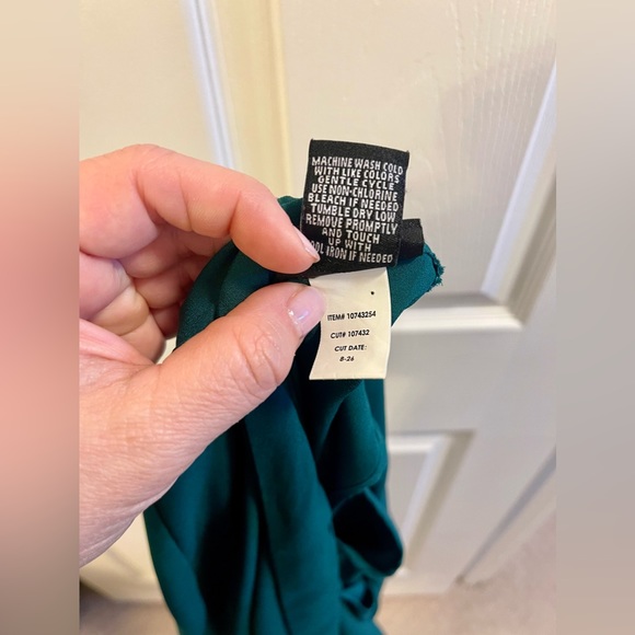 Torrid women’s plus size 2 mock neck long sleeve forest green blouse, EUC - Picture 3 of 5